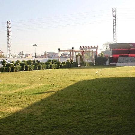 Vinayak Palace Mathura Exterior photo