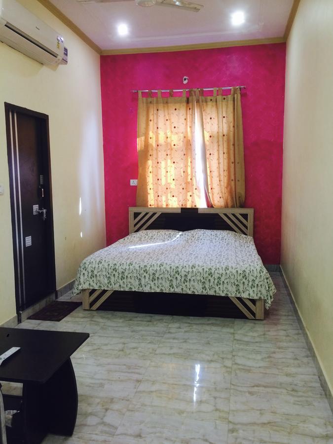 Vinayak Palace Mathura Exterior photo