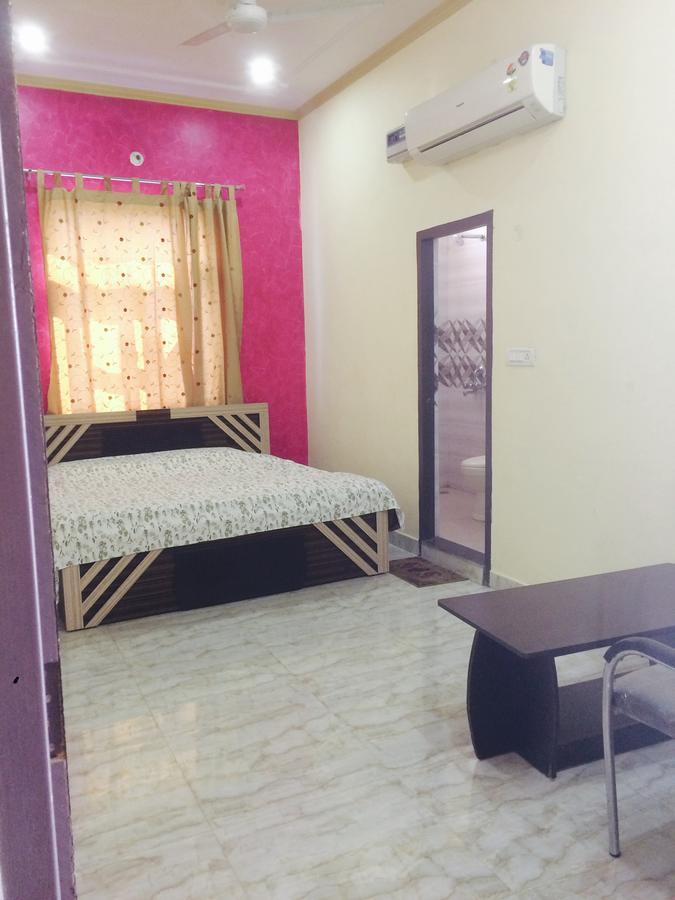 Vinayak Palace Mathura Exterior photo