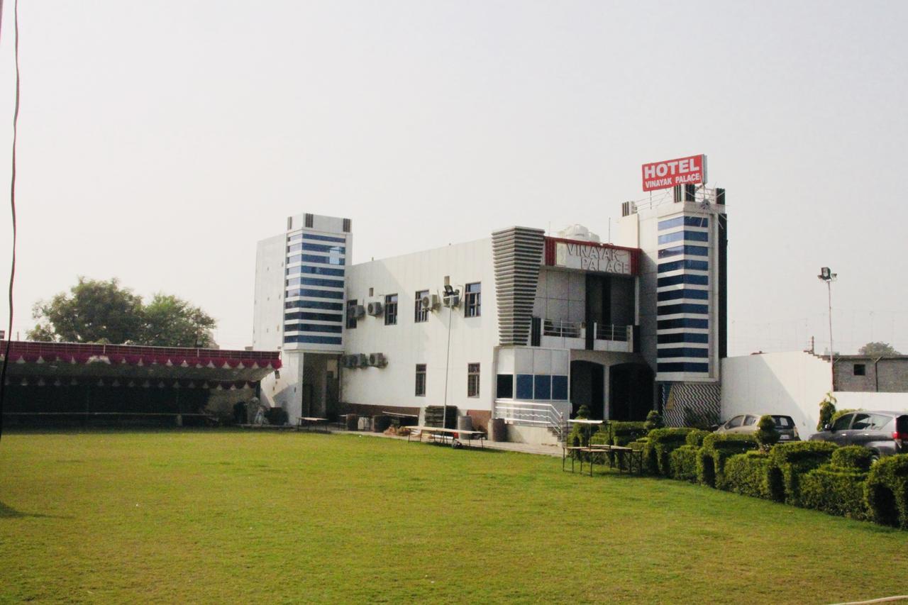 Vinayak Palace Mathura Exterior photo