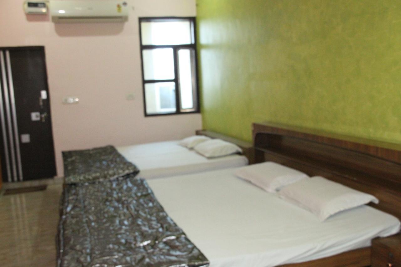 Vinayak Palace Mathura Exterior photo
