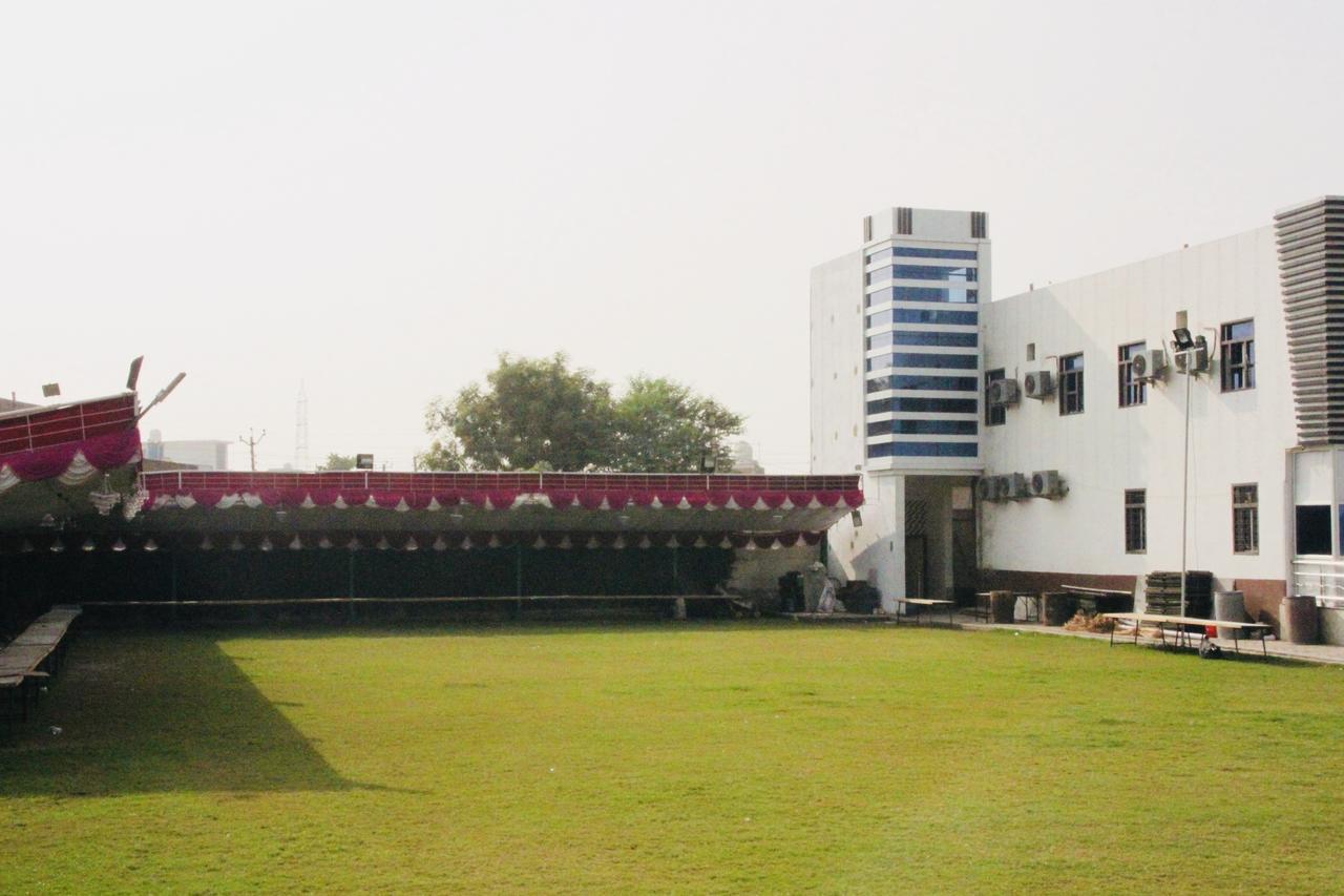 Vinayak Palace Mathura Exterior photo