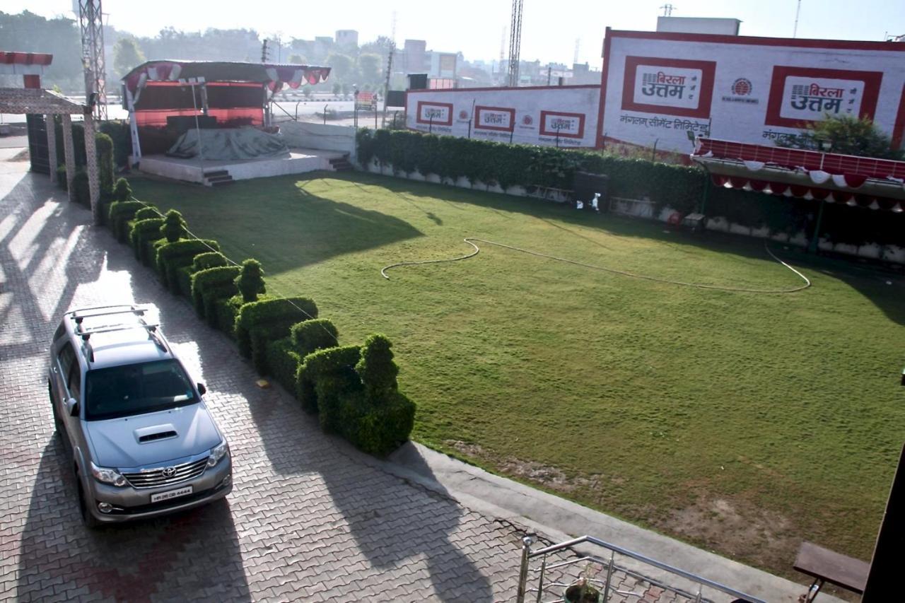 Vinayak Palace Mathura Exterior photo