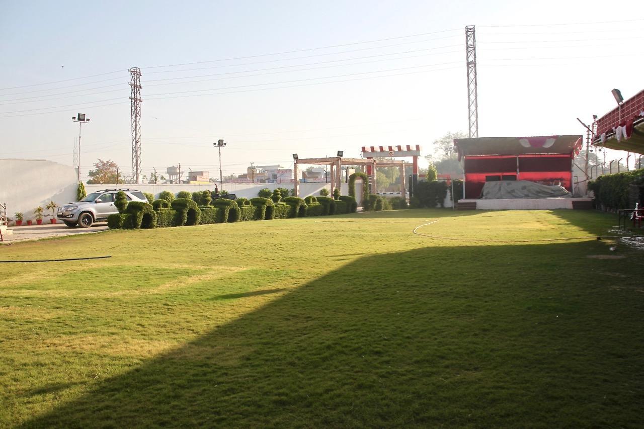 Vinayak Palace Mathura Exterior photo